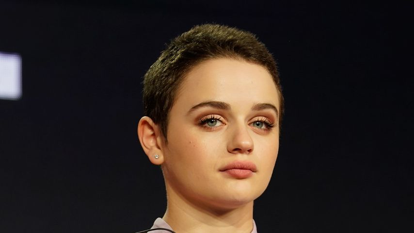 Fake-Frisur: Joey King bei "The Kissing Booth 2" mit Perücke
