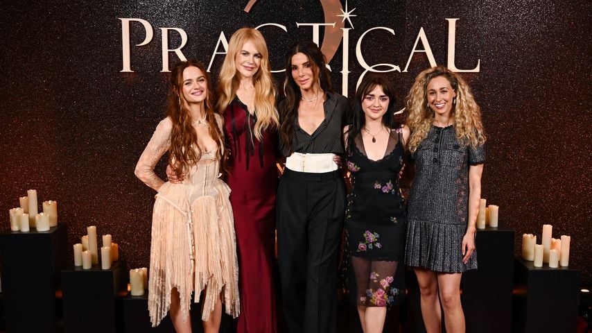 Joey King, Nicole Kidman, Sandra Bullock, Maisie Williams und Olivia Lily Marks bei der Preview zu "Practical Magic 2" in London