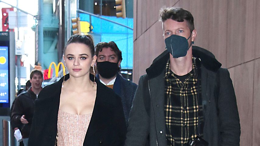 Hand in Hand: Joey King wird von Steven zur Arbeit begleitet