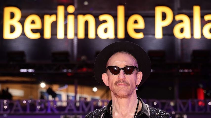 Johan Renck auf dem Roten Teppich zur Premiere von "Spaceman" bei der Berlinale 2024 im Berlinale Palast