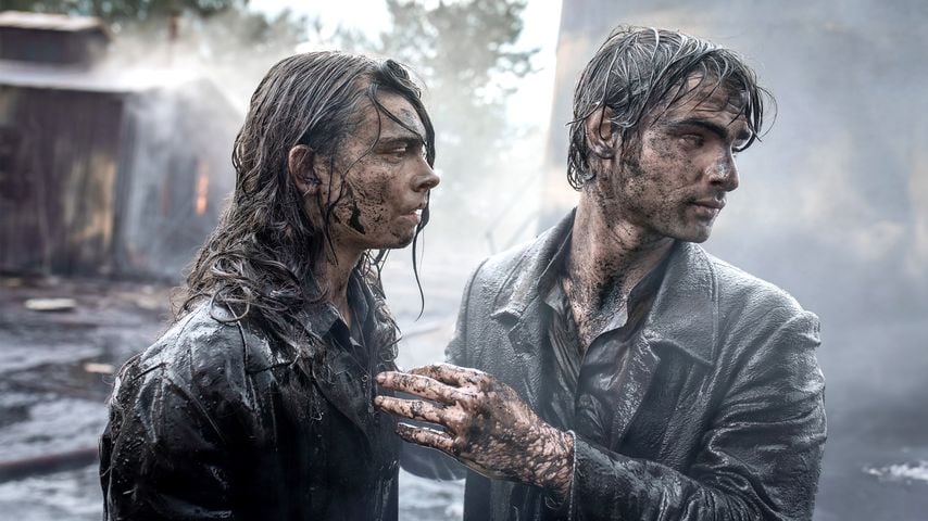 Johanna Lambert (Harriet Herbig-Matten) und Richard (Aaron Hilmer) in "Schwarzes Gold"