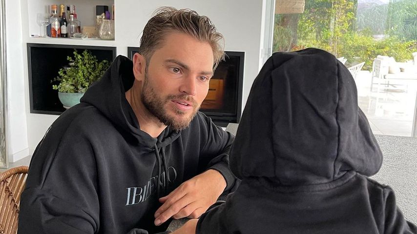 "Verstärkung": Johannes Haller mit Hailey-Su bei der Arbeit