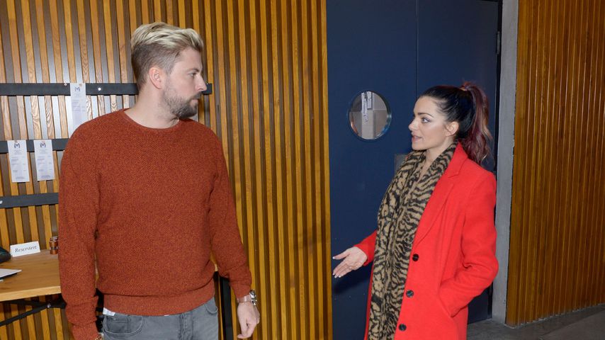 John (Felix von Jascheroff) und Emily (Anne Menden) in einer GZSZ-Szene