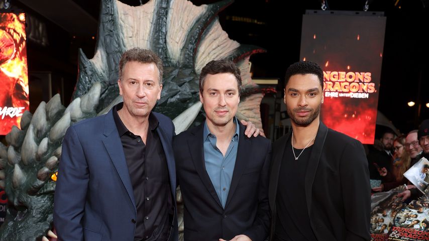 John Goldstein, John Daley und Regé-Jean Page bei der Premiere von "Dungeons & Dragons"