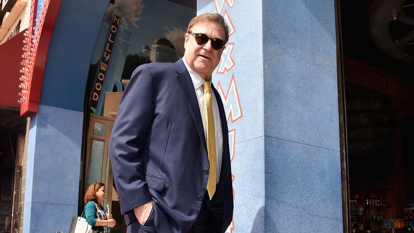 Dankbar: John Goodman bekommt Stern auf dem "Walk of Fame"