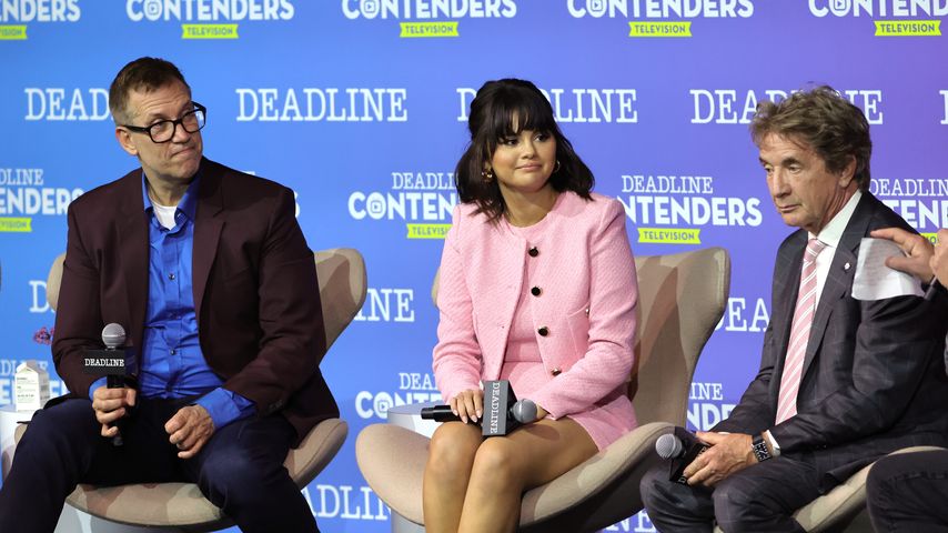 John Hoffman, Selena Gomez und Martin Short im April 2022