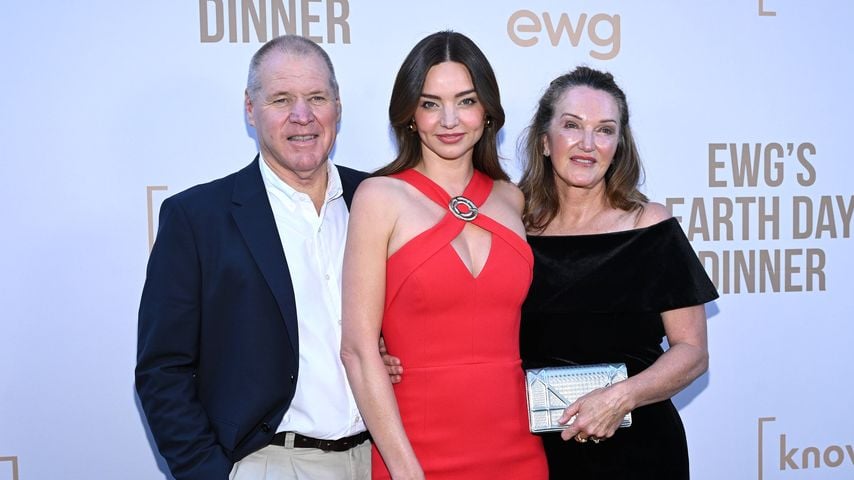 Jung geblieben: Miranda Kerr bringt ihre Eltern mit zu Event