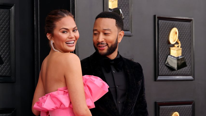 Chrissy Teigen und John Legend bei den 64. Grammy Awards
