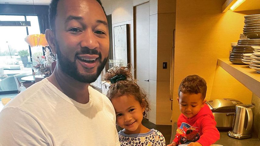 John Legend mit seinen Kindern Luna Simone und Miles Theodore