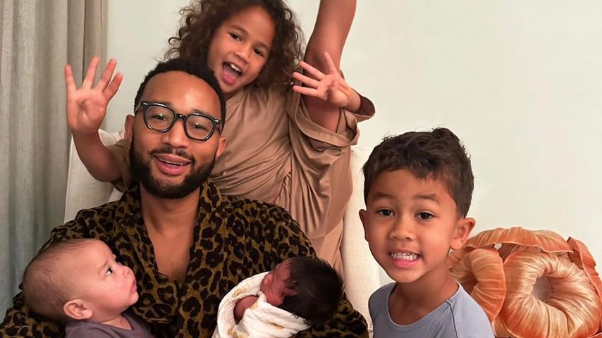 John Legend mit seinen Kindern Luna, Miles, Esti und Wren