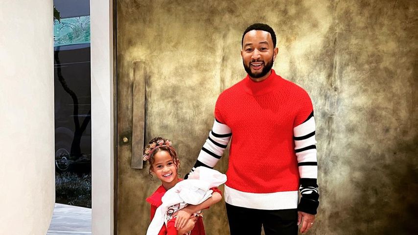 John Legend mit seinen Töchtern Luna und Esti