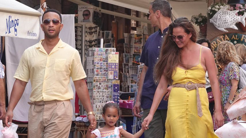 John Legend, Töchterchen Luna und Chrissy Teigen im Juli 2019 in Portofino