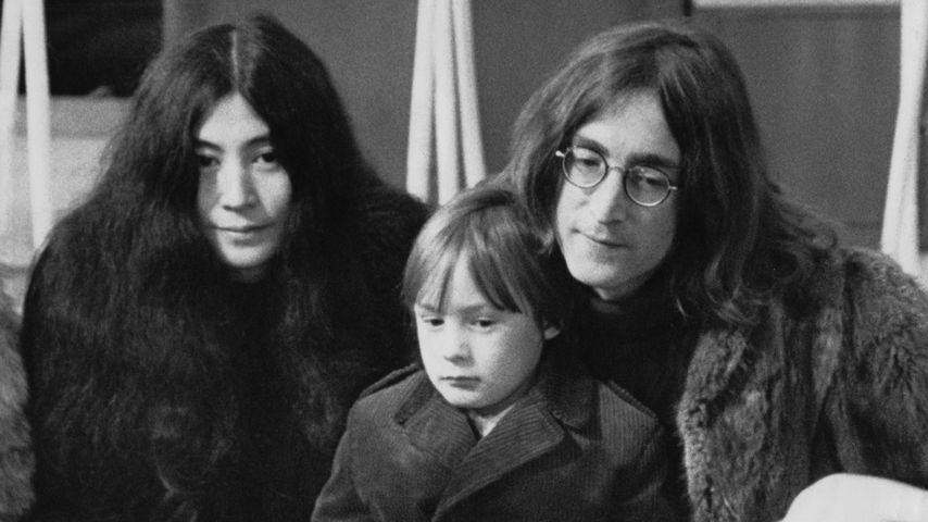 John Lennon mit seiner Frau Yoko Ono und seinem Sohn Julian