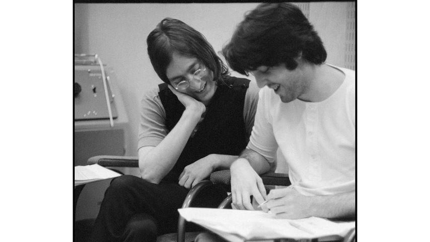 John Lennon und Paul McCartney im Studio