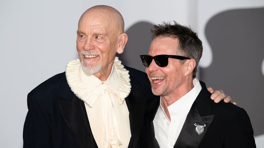 John Malkovich und Sam Rockwell bei der Premiere von "Wild Horse Nine" auf dem roten Teppich der 83. Filmfestspiele von Venedig