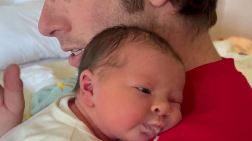 John Mulaney mit seiner Tochter Méi, September 2024