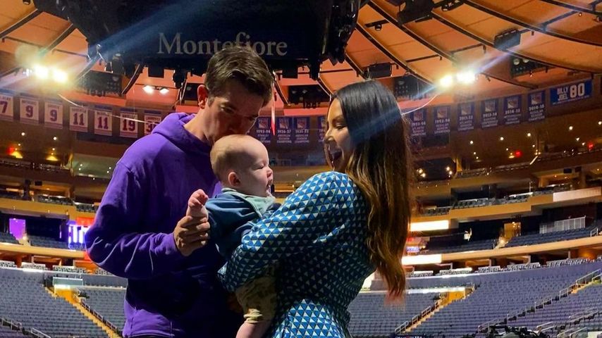 John Mulaney, Olivia Munn und ihr Baby Malcolm im Juni 2022