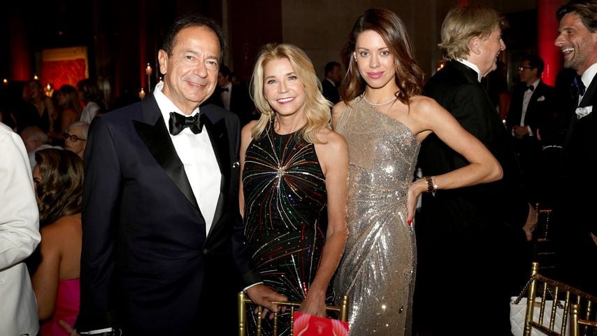 John Paulson, Candace Bushnell, und Alina de Almeida im Oktober 2022