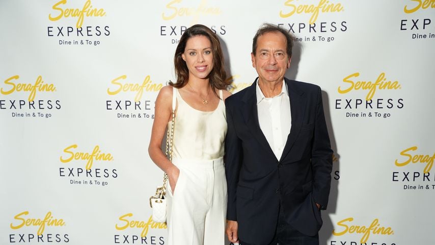 John Paulson und Alina de Almeida bei der Grand Opening-Feier von Serafina Express an der Broad Street in New York City, 13. September 2022