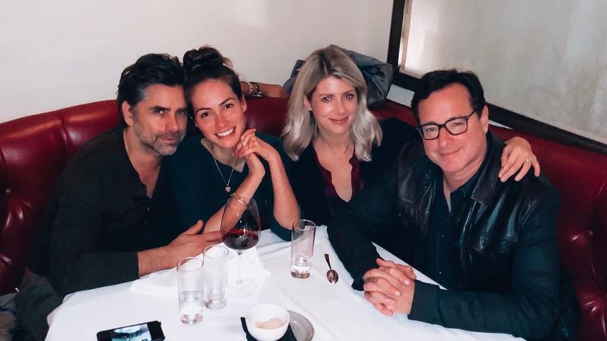 John Stamos, Caitlin McHugh, Kelly Rizzo und Bob Saget