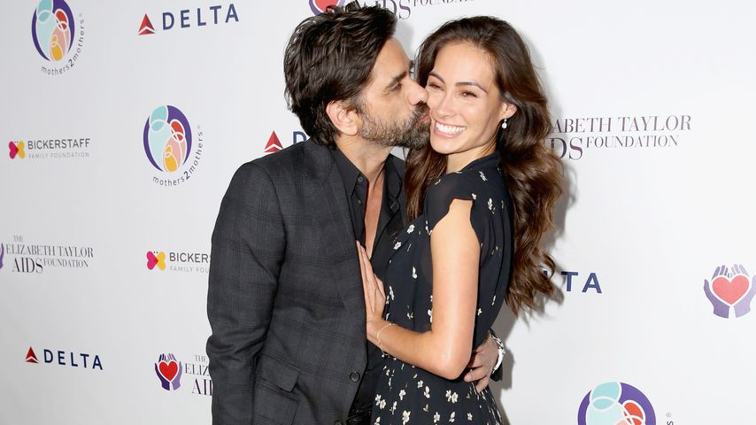 So happy: John Stamos' Verlobte lässt ihren Ring funkeln!