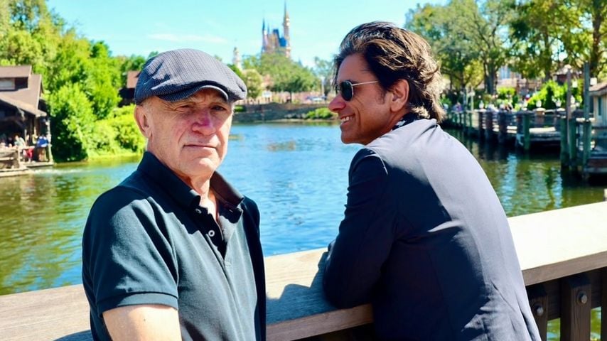 John Stamos und Mike Owen im Disneyland, Oktober 2023