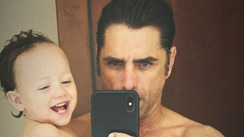 Dusch-Selfie: John Stamos teilt süßes Bild mit Baby Billy