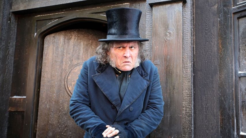 Johnny Depp begeistert in voller Ebenezer-Scrooge-Montur