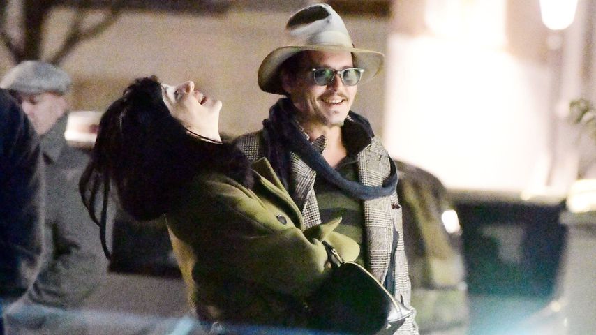 Charme-Offensive: Wen bringt Johnny Depp hier zum Lachen?