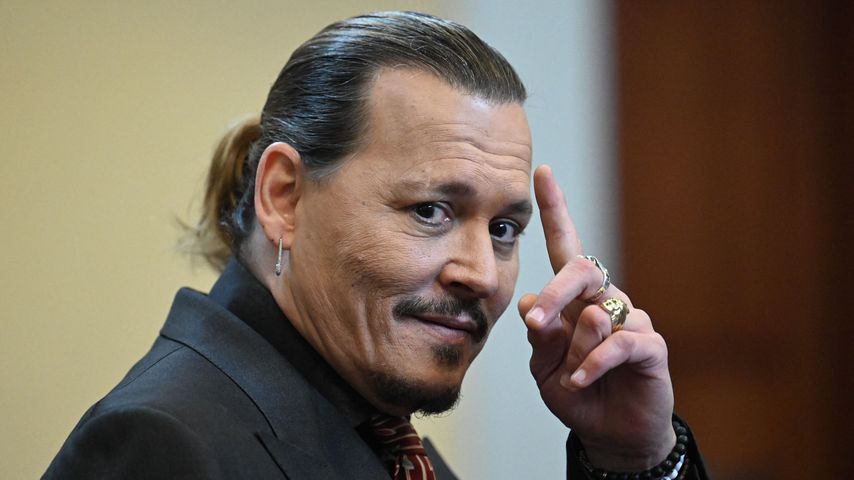 Nach Urteil: Johnny Depp scherzt über abgetrennten Finger