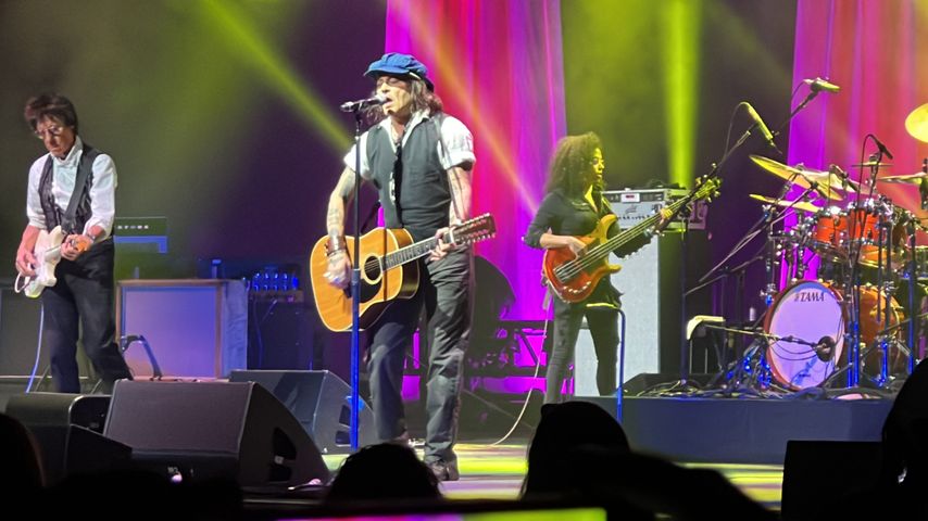 Mit Camille Vasquez und Co.: Johnny Depp feiert Tourauftakt