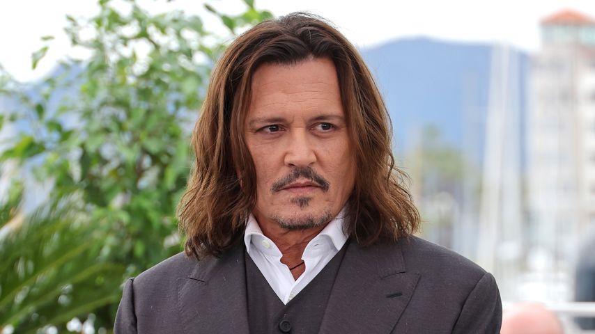 Nach Konzertabsagen: Johnny Depp auf Krücken unterwegs