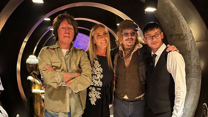 Johnny Depp mit Jeff Beck und Freunden in einem indischen Restaurant