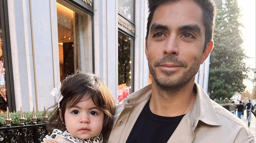 Johnny Dexter Barbara mit seiner Tochter Enzo im Oktober 2022 in Paris