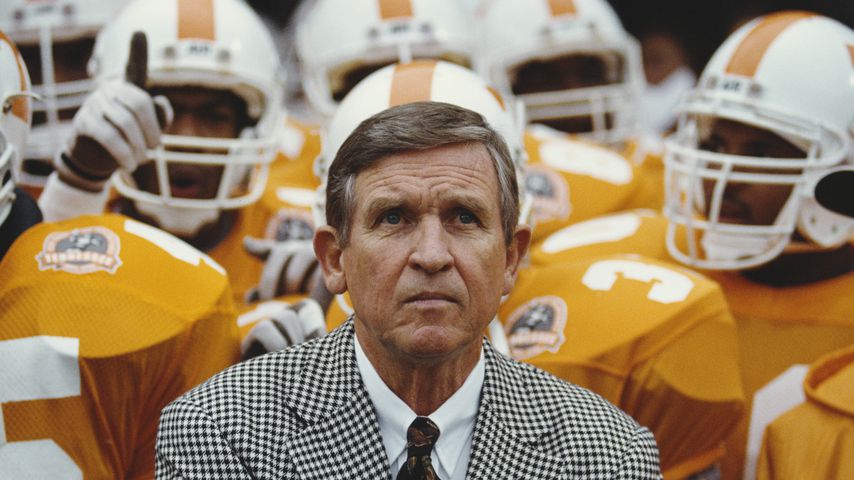 Johnny Majors mit dem Team der Tennessee Volunteers, 1990