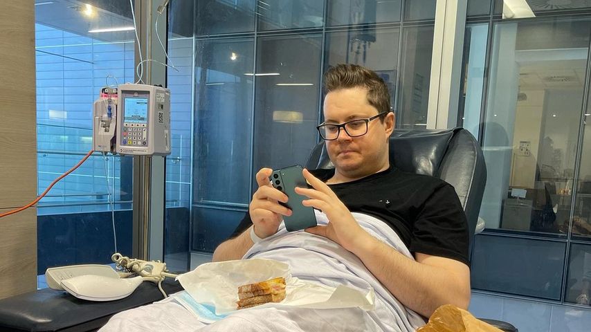 Während Krebskampf: Johnny Ruffo teilt Gesundheitsupdate