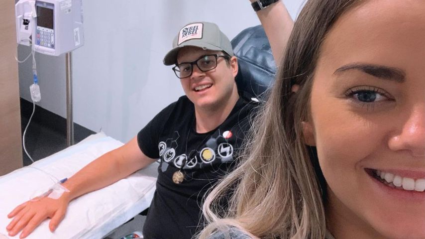 Johnny Ruffo mit seiner Partnerin Tahnee Sims