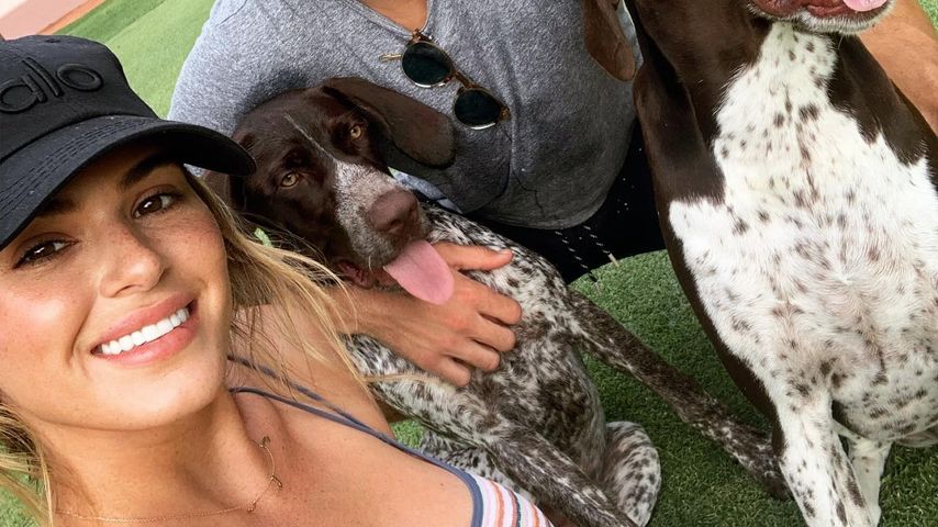 JoJo Fletcher und Jordan Rodgers mit ihren Hunden
