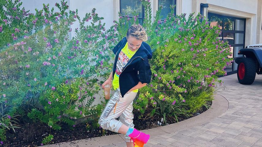 JoJo Siwa in ihrem Vorgarten