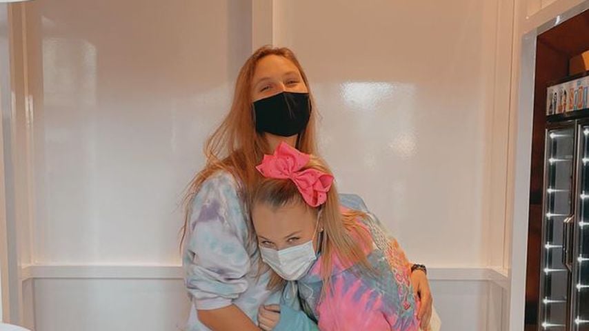 Jojo Siwa (r.) mit ihrer Freundin Kylie