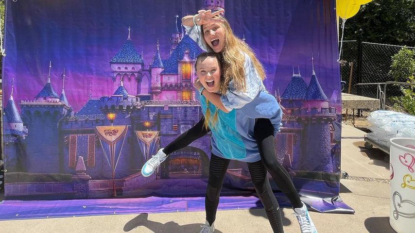 JoJo Siwa mit ihrer Freundin Kylie