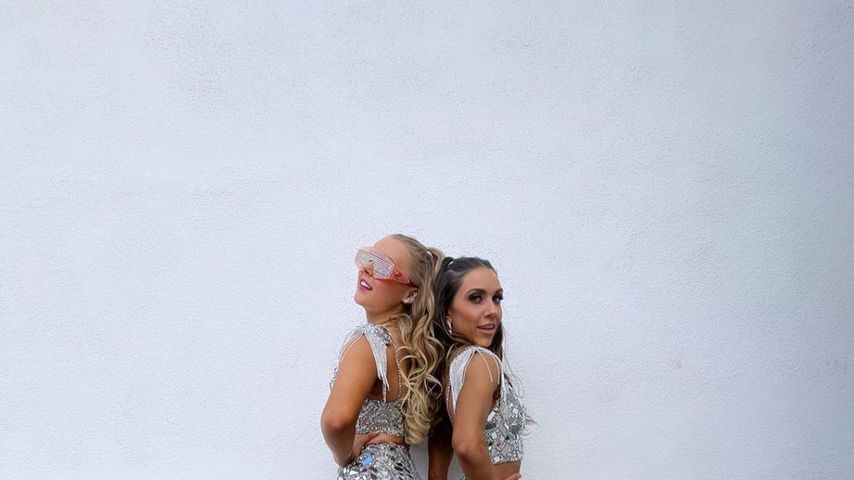 JoJo Siwa mit ihrer "Dancing with the Stars"-Tanzpartnerin Jenna Johnson