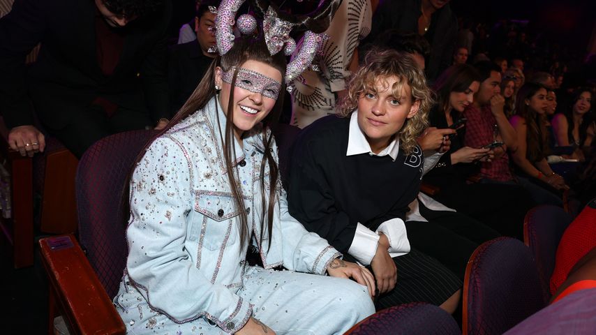 JoJo Siwa und Kath Ebbs im März 2025
