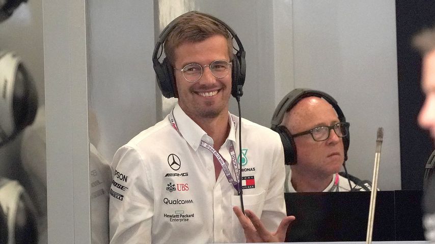 Joko Winterscheidt zu Gast beim Rennstall von Mercedes während eines Formel-1-Rennens