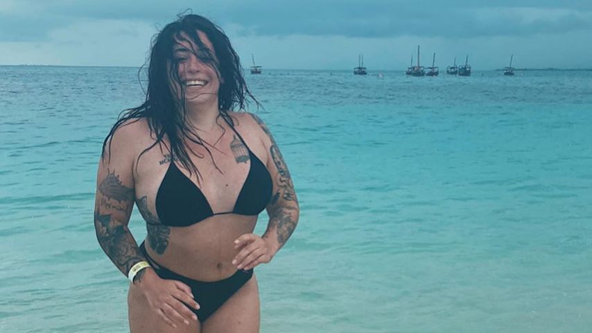 Jolina Mennen am Strand auf Sansibar 2019