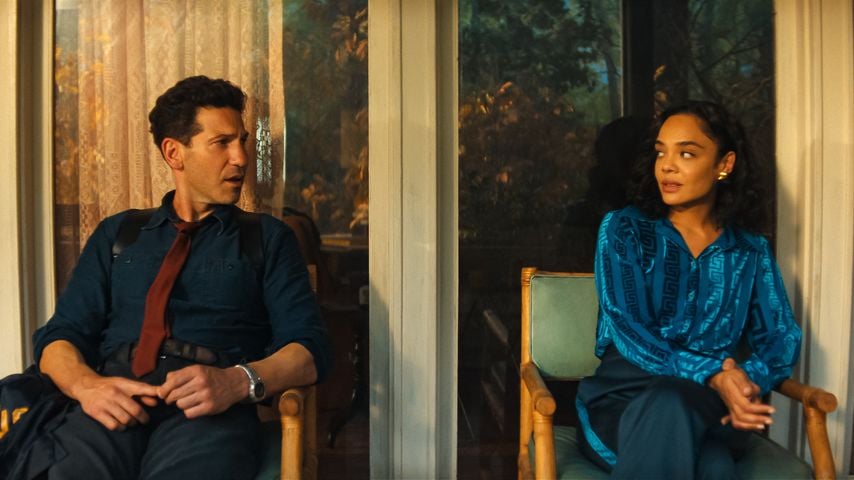 Jon Bernthal und Tessa Thompson in "His & Hers"