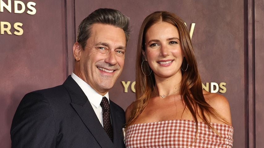 So hält Jon Hamm (55) die Ehe mit Anna Osceola (37) lebendig