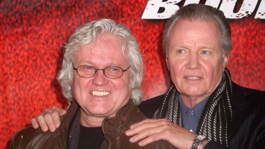 Jon Voight (rechts) mit seinem Bruder Chip Taylor bei der Premiere von "National Treasure: Book of Secrets" im Ziegfeld Theatre, New York