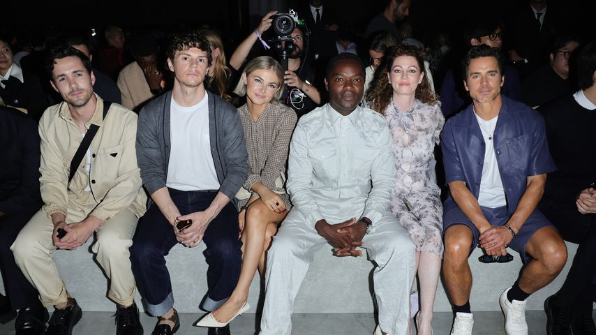 Jonah Hauer-King, Evan Peters, Natalie Engel und Matt Bomer bei der Prada-Modenschau, Juni 2024