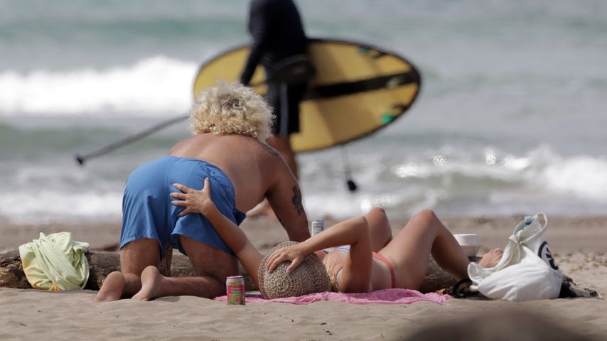 Jonah Hill und Sarah Brady im Februar 2022 auf Hawaii